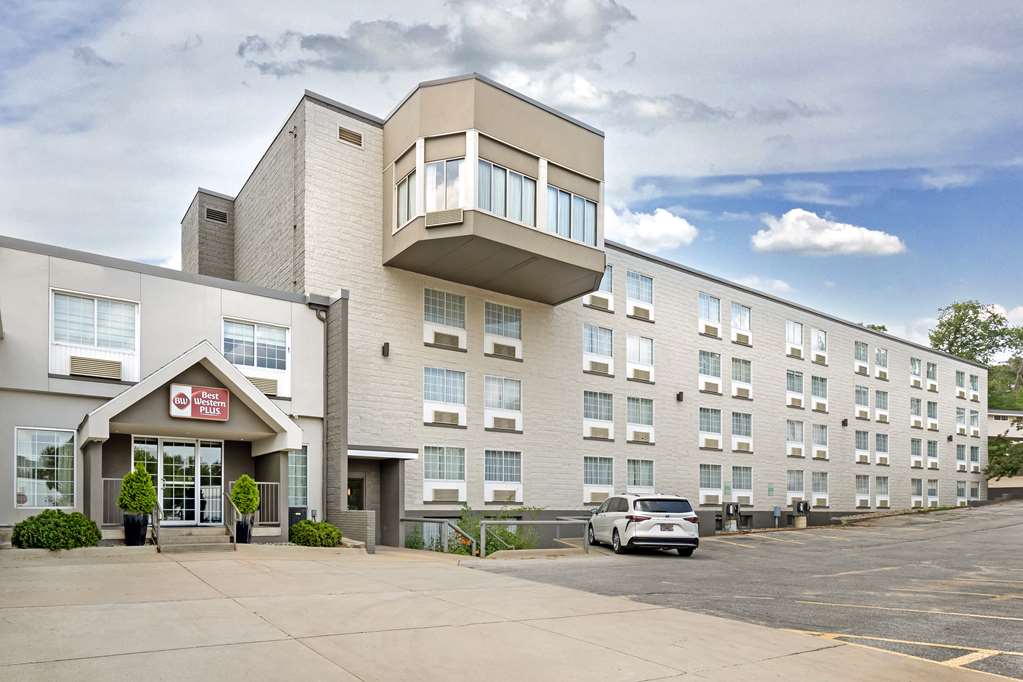 Best Western Plus Longbranch Hotel & Convention Center in Cedar Rapids, IA