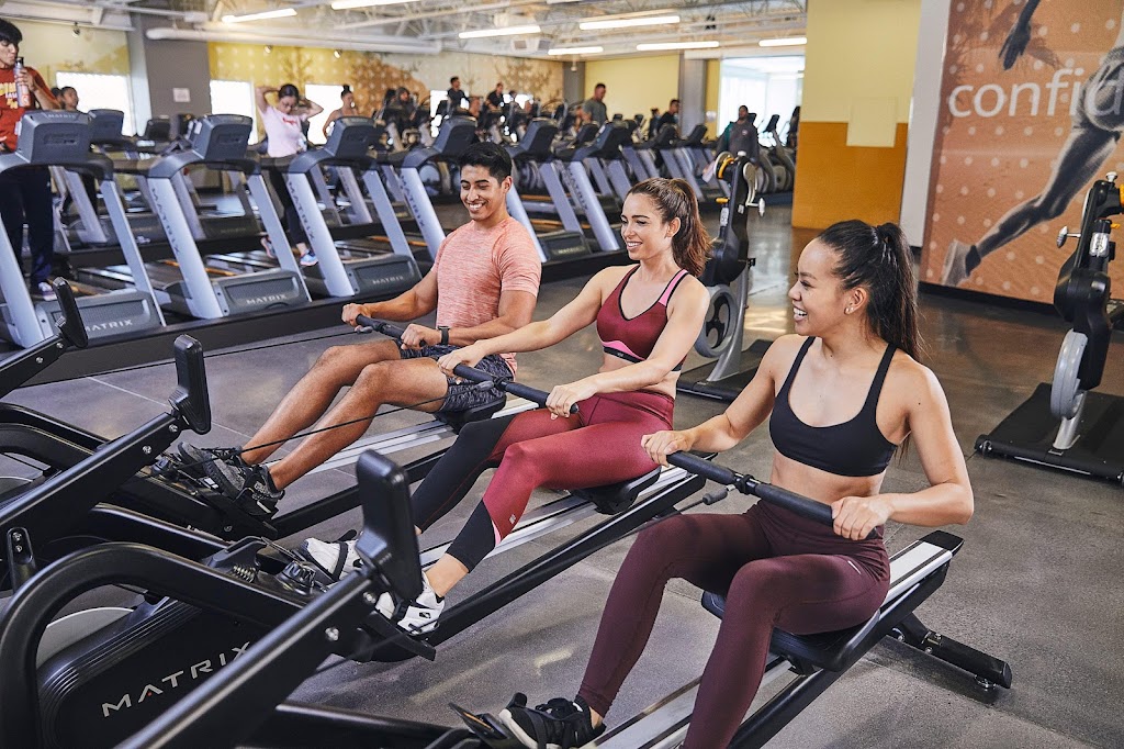 LA Fitness in Clark, NJ